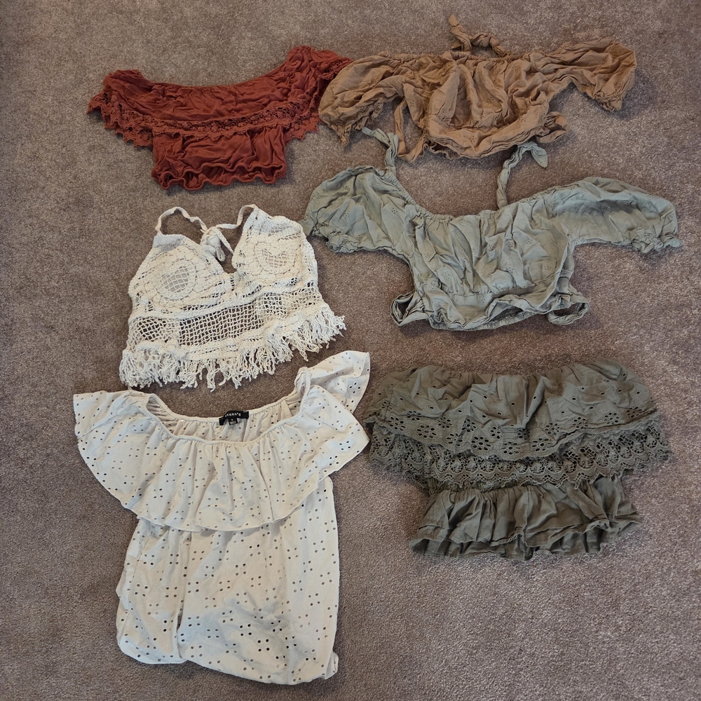 Assorted Women's Crop Tops Bundle (Most Are Size Extra Small Or Small)